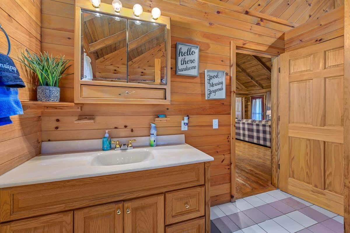 Beautiful View! Log Cabin,Fireplace,Hot Tub,Arcade,Pool,Fishing เซอเวียร์วีล ภายนอก รูปภาพ