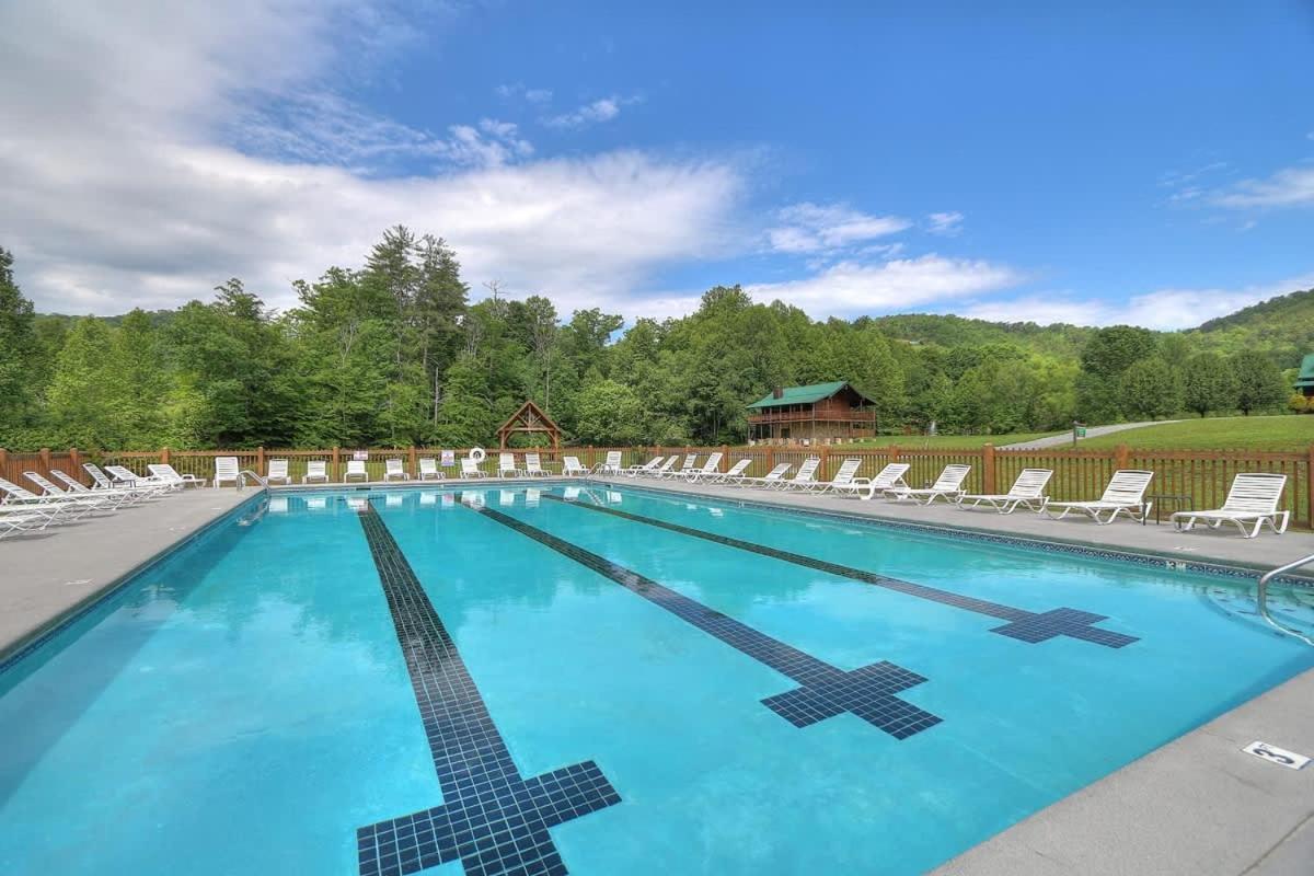 Beautiful View! Log Cabin,Fireplace,Hot Tub,Arcade,Pool,Fishing เซอเวียร์วีล ภายนอก รูปภาพ