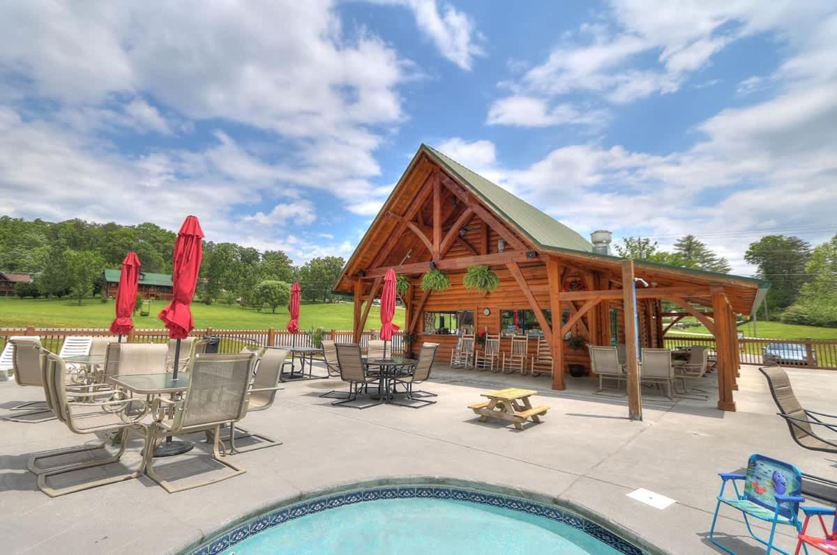 Beautiful View! Log Cabin,Fireplace,Hot Tub,Arcade,Pool,Fishing เซอเวียร์วีล ภายนอก รูปภาพ