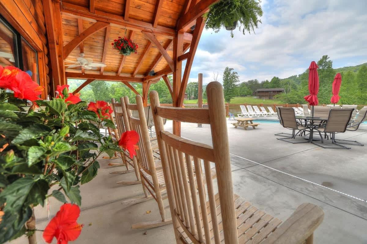 Beautiful View! Log Cabin,Fireplace,Hot Tub,Arcade,Pool,Fishing เซอเวียร์วีล ภายนอก รูปภาพ
