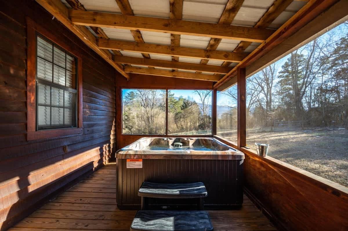 Beautiful View! Log Cabin,Fireplace,Hot Tub,Arcade,Pool,Fishing เซอเวียร์วีล ภายนอก รูปภาพ