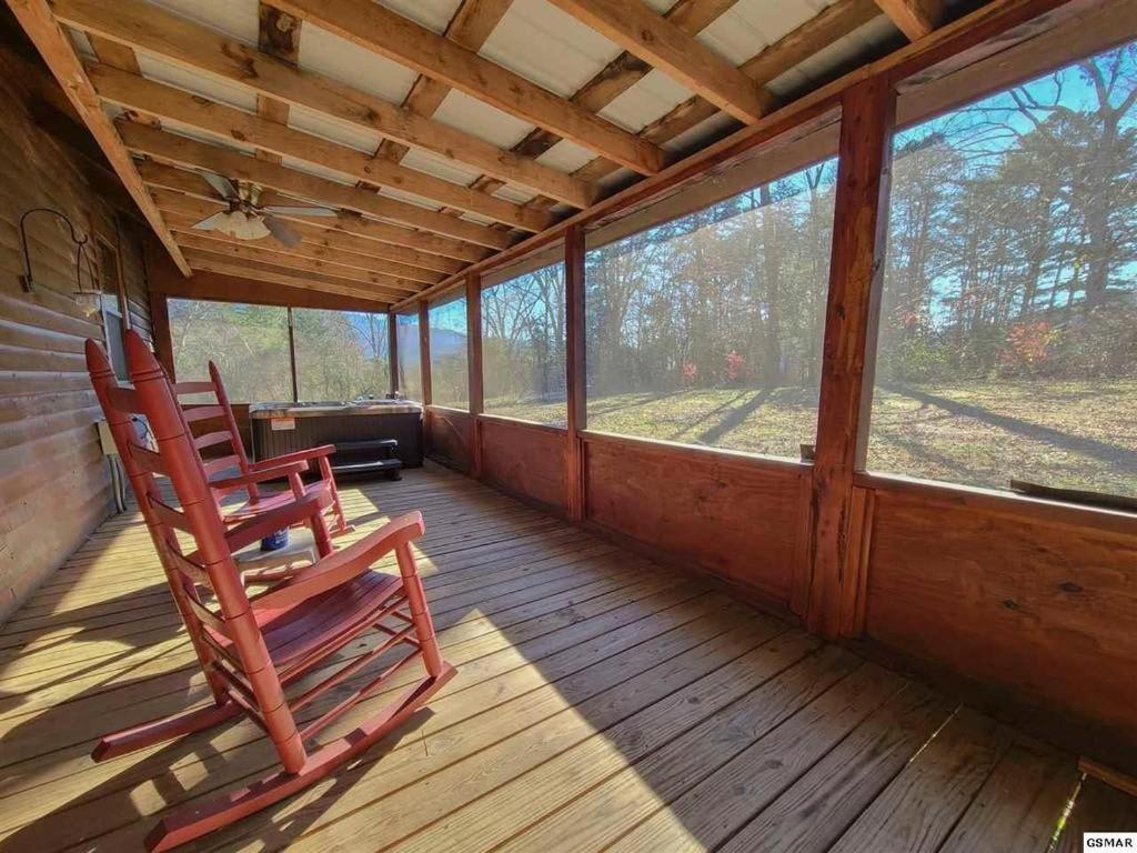 Beautiful View! Log Cabin,Fireplace,Hot Tub,Arcade,Pool,Fishing เซอเวียร์วีล ภายนอก รูปภาพ