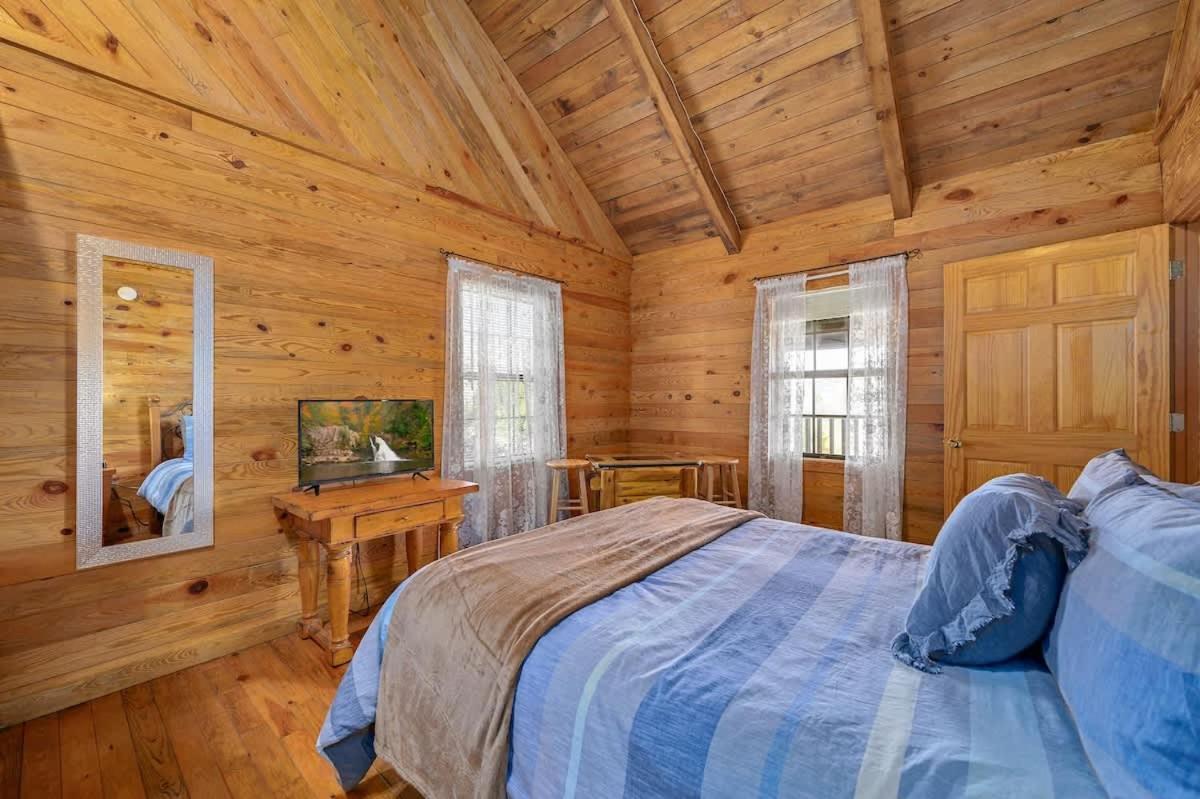 Beautiful View! Log Cabin,Fireplace,Hot Tub,Arcade,Pool,Fishing เซอเวียร์วีล ภายนอก รูปภาพ