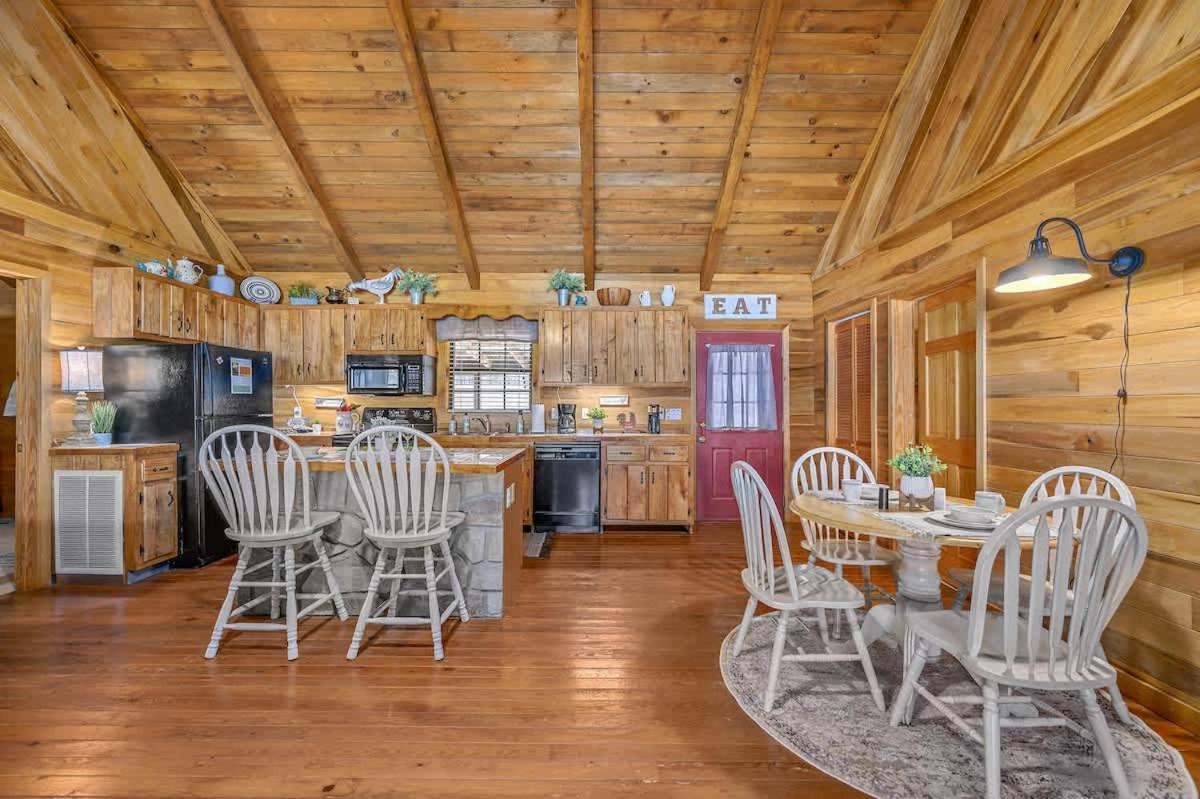 Beautiful View! Log Cabin,Fireplace,Hot Tub,Arcade,Pool,Fishing เซอเวียร์วีล ภายนอก รูปภาพ