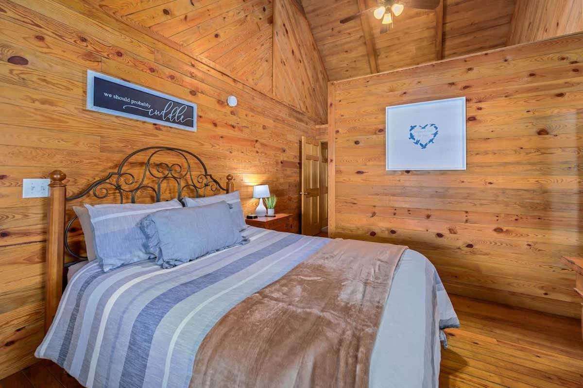 Beautiful View! Log Cabin,Fireplace,Hot Tub,Arcade,Pool,Fishing เซอเวียร์วีล ภายนอก รูปภาพ