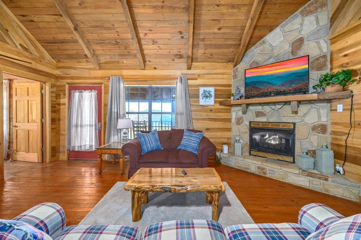 Beautiful View! Log Cabin,Fireplace,Hot Tub,Arcade,Pool,Fishing เซอเวียร์วีล ภายนอก รูปภาพ