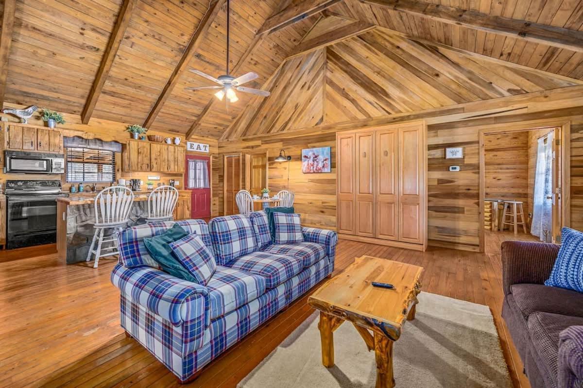 Beautiful View! Log Cabin,Fireplace,Hot Tub,Arcade,Pool,Fishing เซอเวียร์วีล ภายนอก รูปภาพ