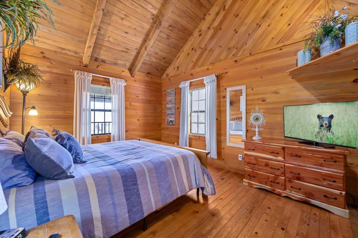 Beautiful View! Log Cabin,Fireplace,Hot Tub,Arcade,Pool,Fishing เซอเวียร์วีล ภายนอก รูปภาพ