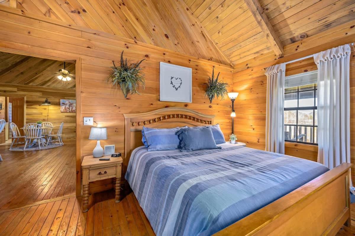 Beautiful View! Log Cabin,Fireplace,Hot Tub,Arcade,Pool,Fishing เซอเวียร์วีล ภายนอก รูปภาพ
