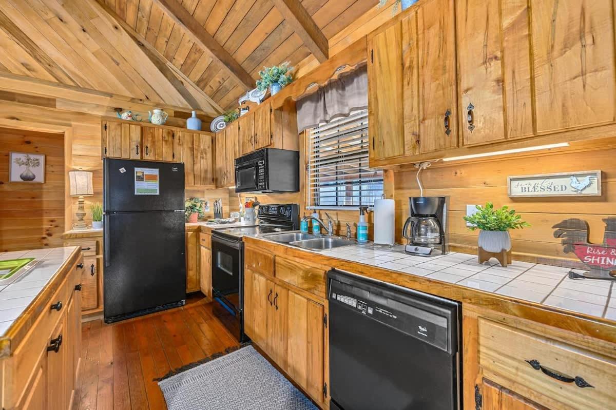 Beautiful View! Log Cabin,Fireplace,Hot Tub,Arcade,Pool,Fishing เซอเวียร์วีล ภายนอก รูปภาพ
