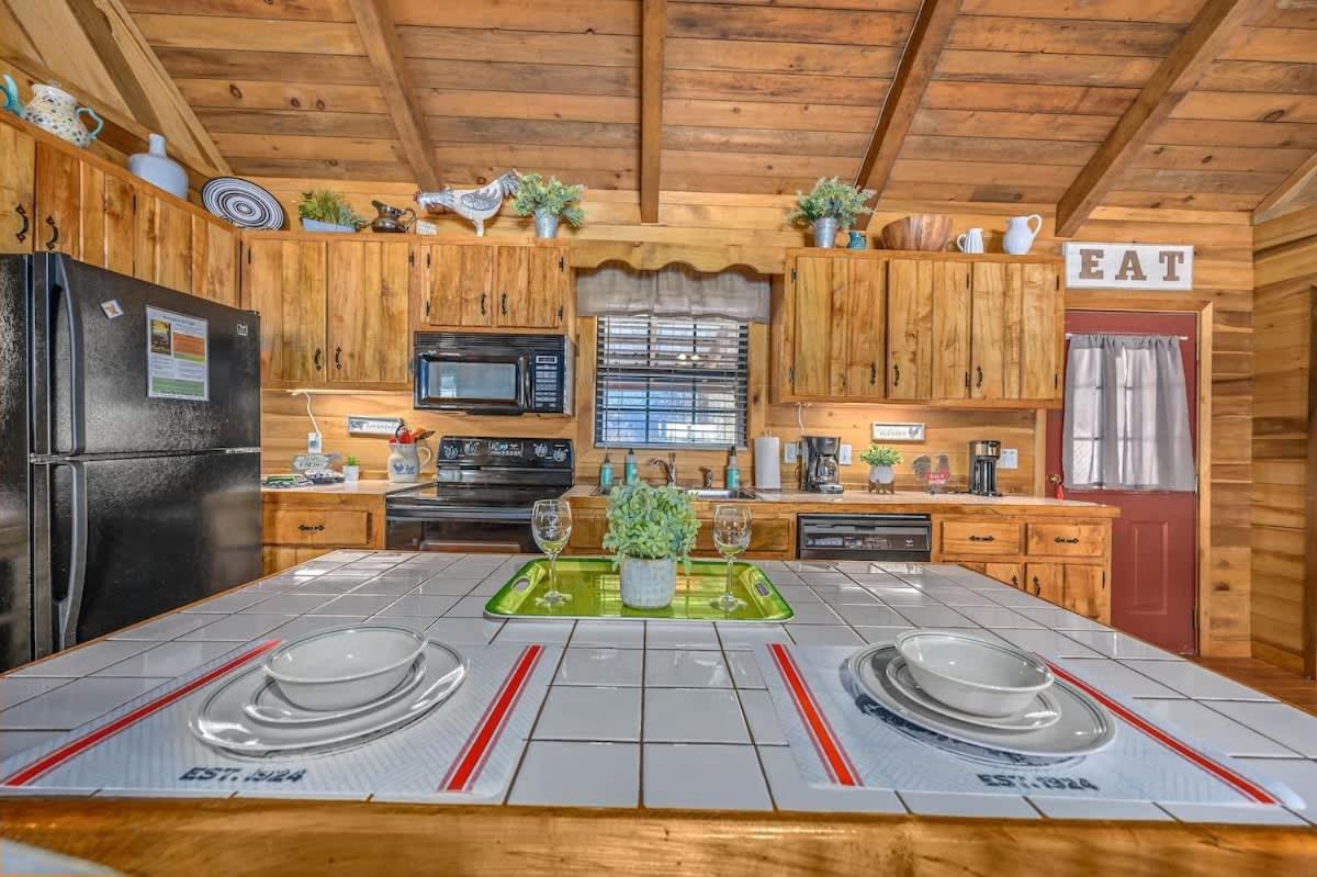 Beautiful View! Log Cabin,Fireplace,Hot Tub,Arcade,Pool,Fishing เซอเวียร์วีล ภายนอก รูปภาพ