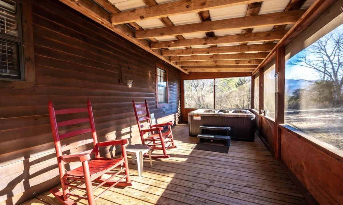 Beautiful View! Log Cabin,Fireplace,Hot Tub,Arcade,Pool,Fishing เซอเวียร์วีล ภายนอก รูปภาพ