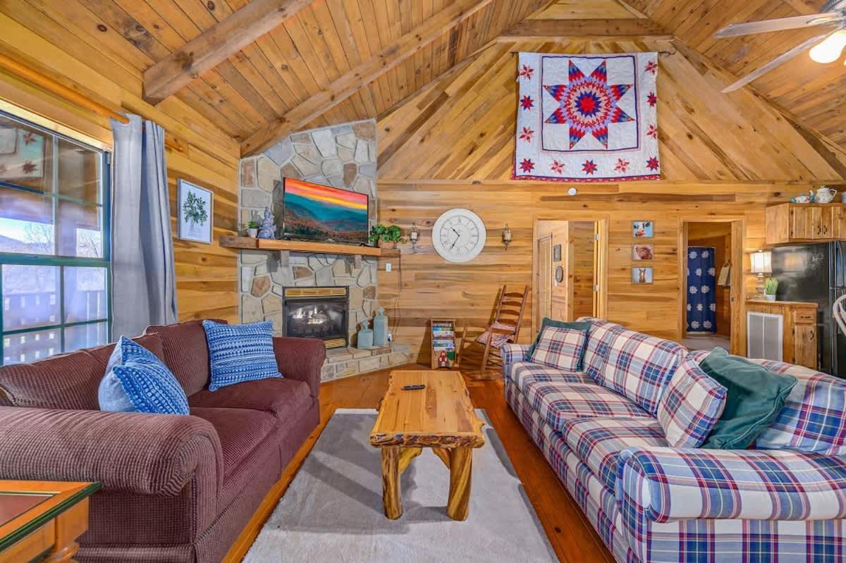 Beautiful View! Log Cabin,Fireplace,Hot Tub,Arcade,Pool,Fishing เซอเวียร์วีล ภายนอก รูปภาพ