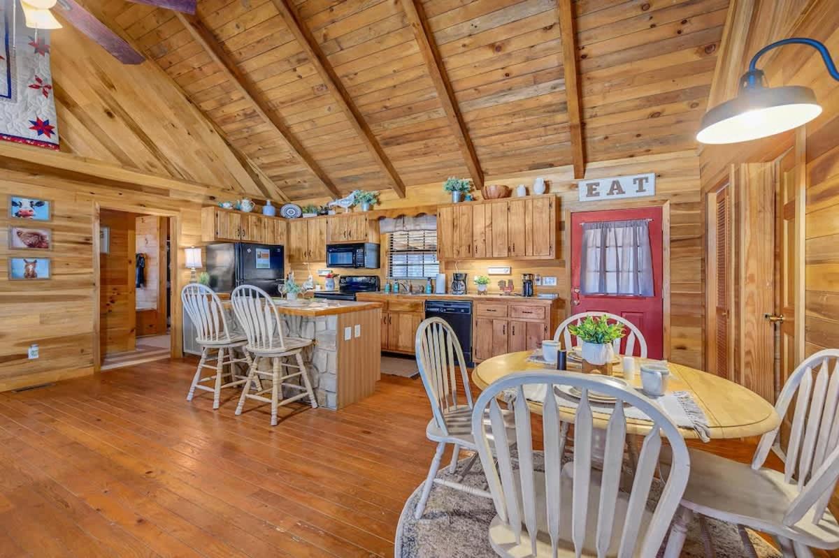 Beautiful View! Log Cabin,Fireplace,Hot Tub,Arcade,Pool,Fishing เซอเวียร์วีล ภายนอก รูปภาพ