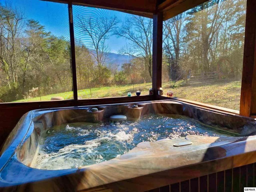 Beautiful View! Log Cabin,Fireplace,Hot Tub,Arcade,Pool,Fishing เซอเวียร์วีล ภายนอก รูปภาพ